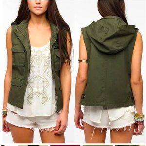 BDG AMRY GREEN CARGO VEST